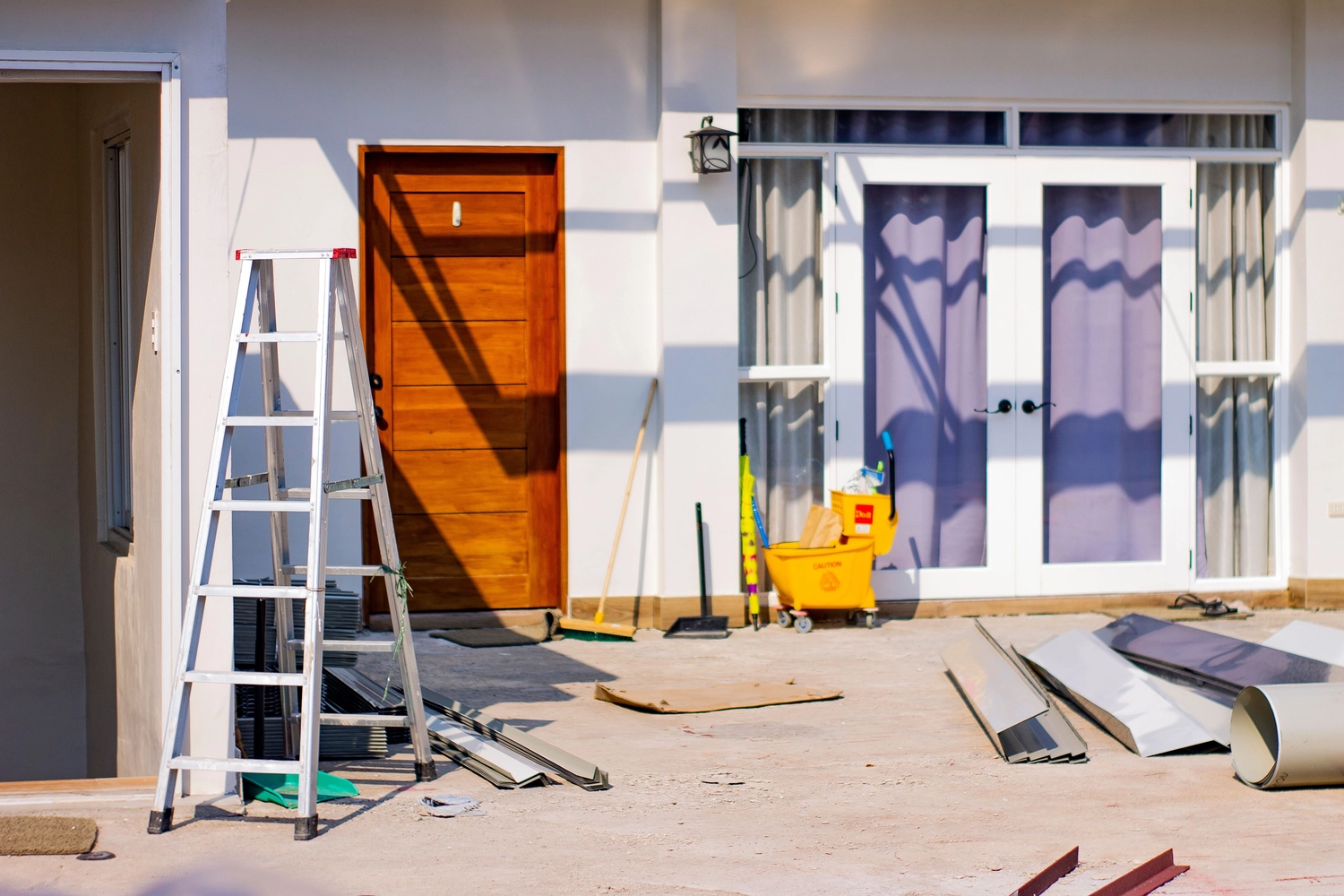 Montage Mündlein - Bauen und Renovieren - Professioneller Schlosser repariert Hauseingangstürschloss