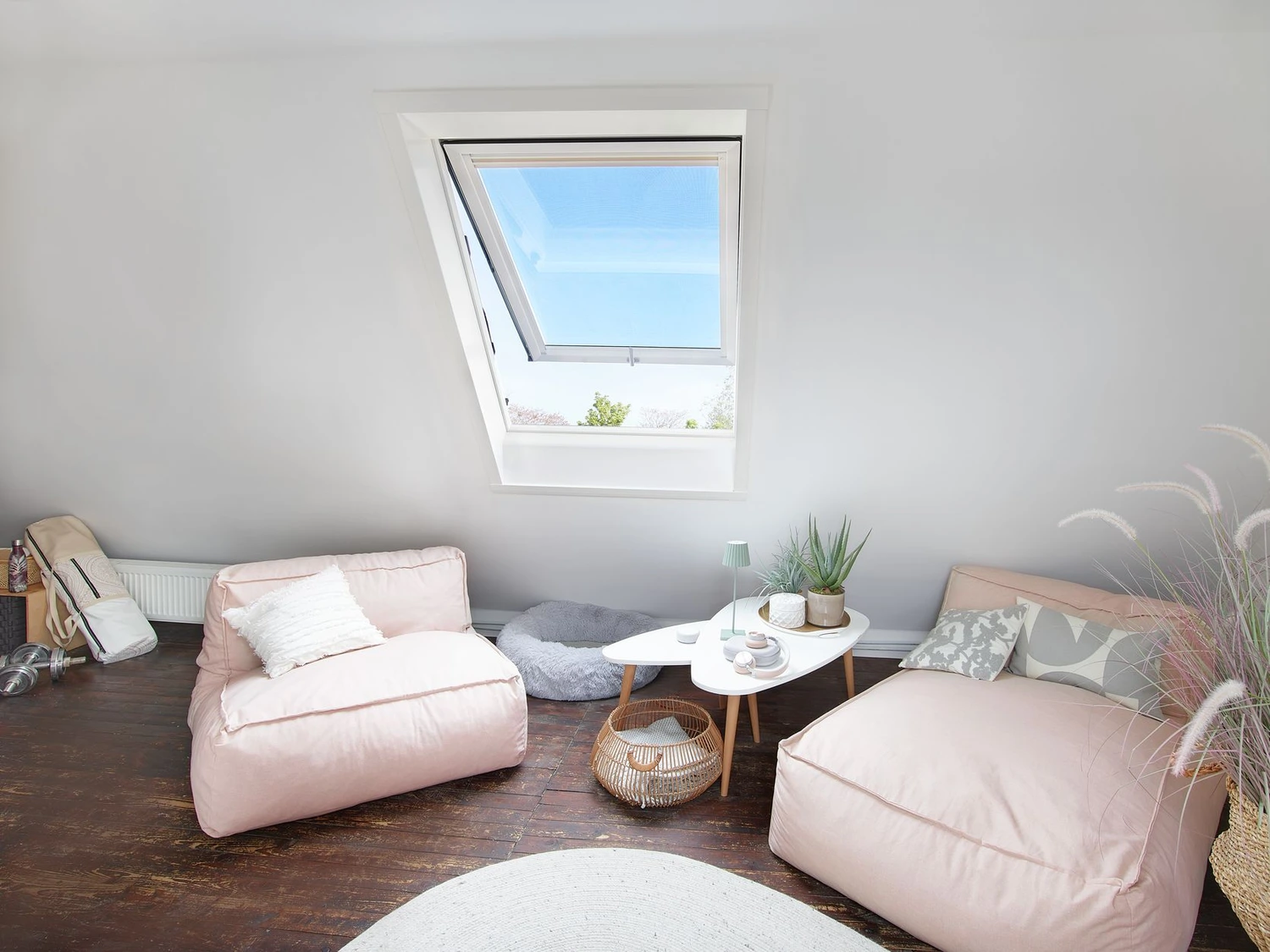 Montage Mündlein - Bauen und Renovieren - Dachfenster an einem Wohnhaus, Außenaufnahme